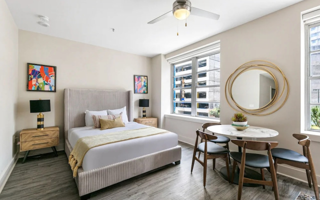 Elegant Studio Near French Quarter