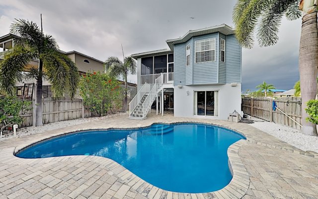 Immaculate Canal W/ Pool, Dock & Game Lounge 4 Bedroom Home