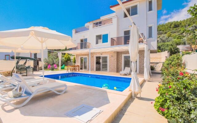 Villa Umut by Akdenizvillam