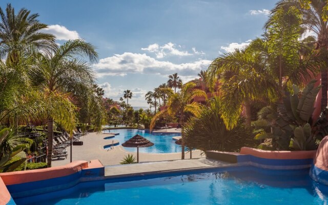 2 Bedrooms Apartment Frontline Beach