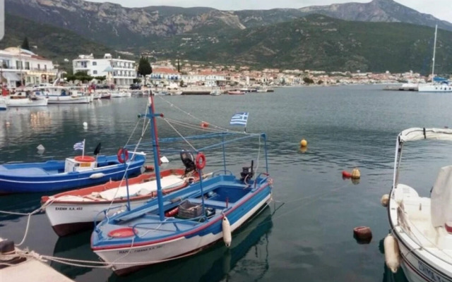 Charming 3-bed House in Tyros