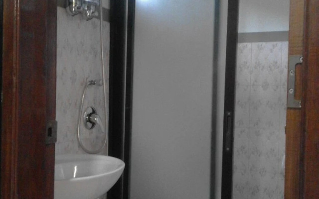 Vali-Joe Travel Lodge