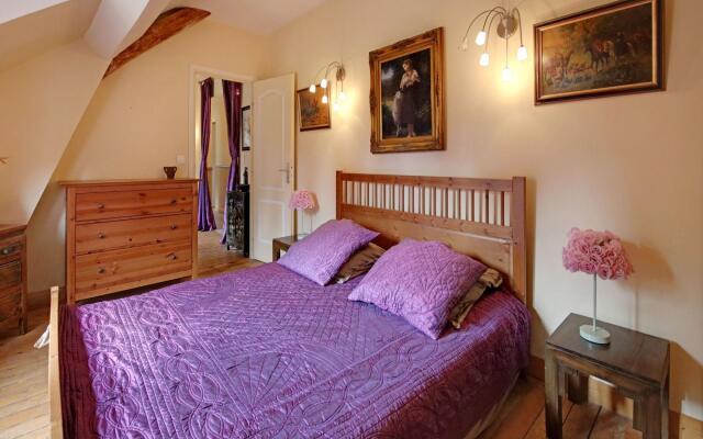 Charming Holiday Home in Raizeux Near Forest