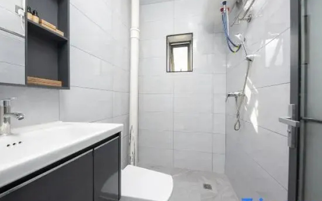 Aiqin Business Apartment (Shenzhen Longgang Liyuan Subway Station)