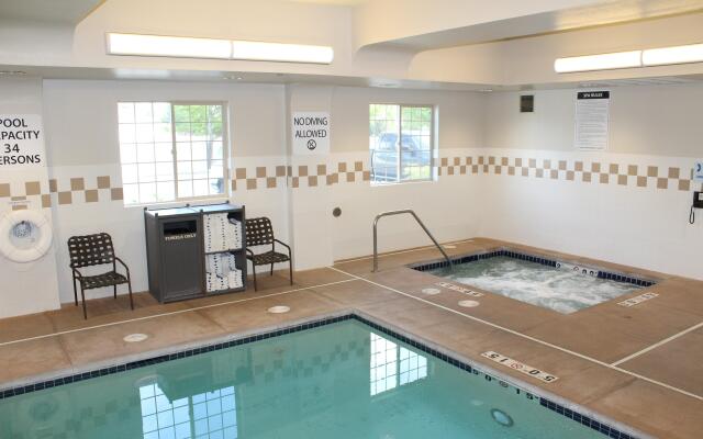 Holiday Inn Express & Suites Cheney by IHG