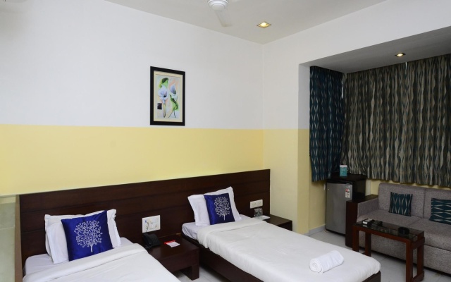 OYO 1030 Hotel Palm View Residency