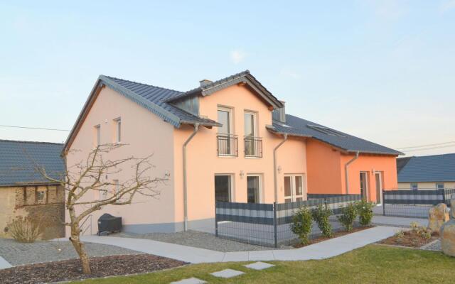 Eifel Lakeside Family Escape