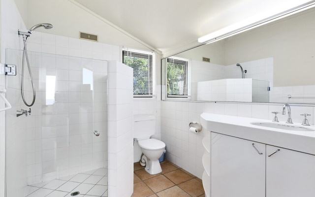Sunshine Beach Serenity and Pet Friendly ! 9 Seaview Terrace, Sunshine Beach, QLD 4567 – Bathroom – Sunshine Beach