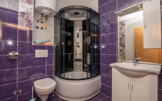 Nice Apartment in Krvavica With Wifi