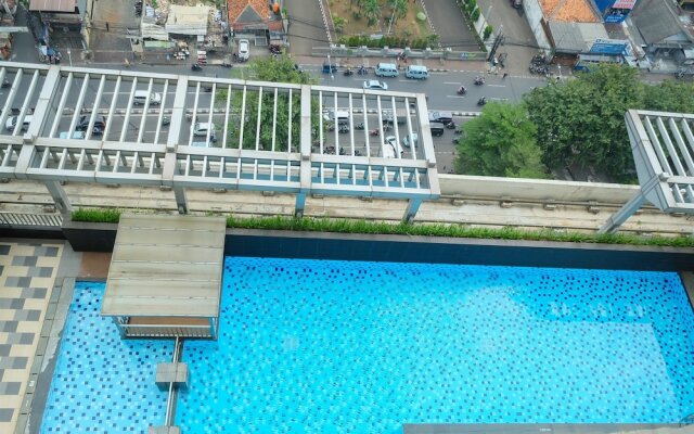 Pool View Cosmo Terrace Apartment at Thamrin City
