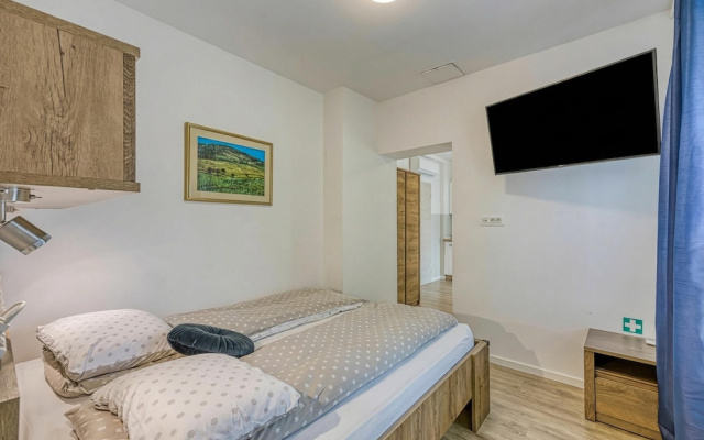 Jantar Apartments