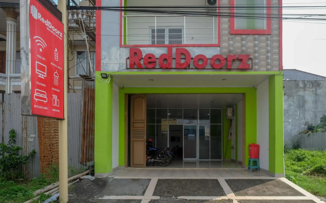 RedDoorz near Hartono Mall Solo