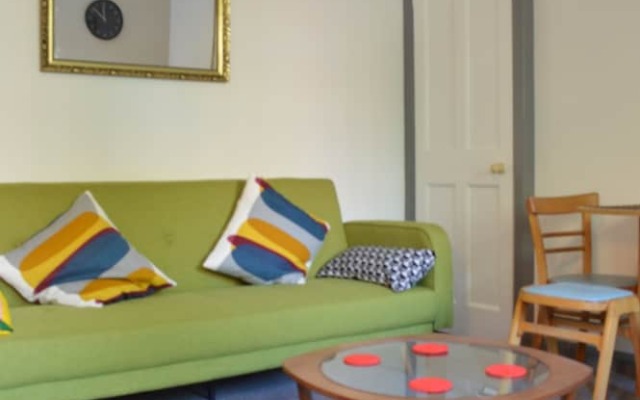 2 Bedroom Flat Near Leith Walk