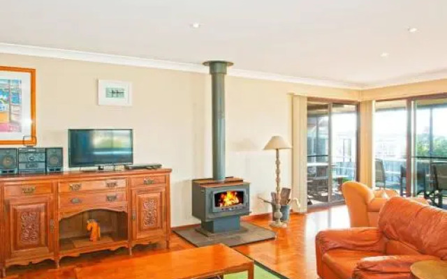 HAIS18G - Riverside Delight