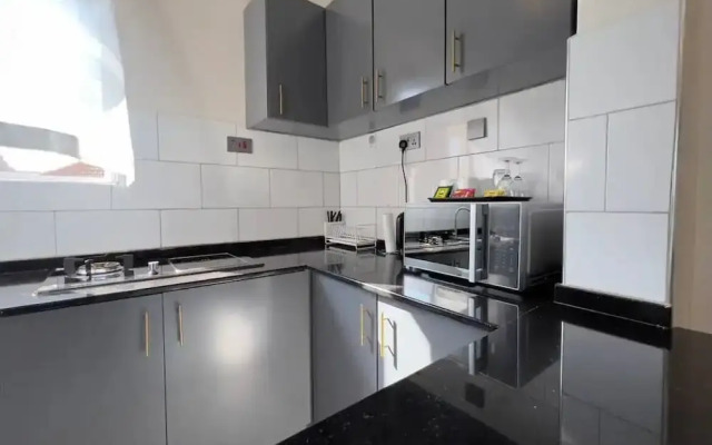 LivLuxe Apartments 7