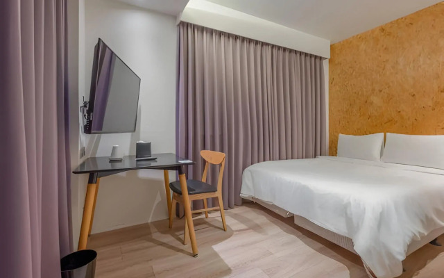 Light Hostel