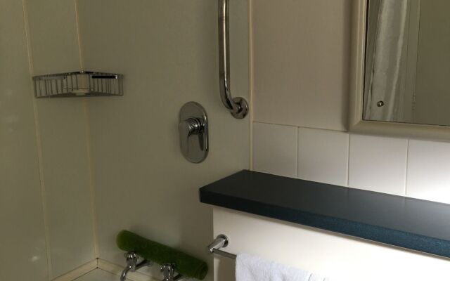 Cable Court Motel