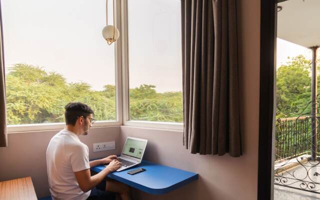 Minimalist Poshtel & Suites