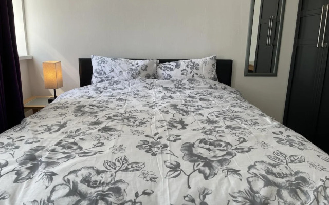 Inviting 2-bed Apartment Near Heathrow