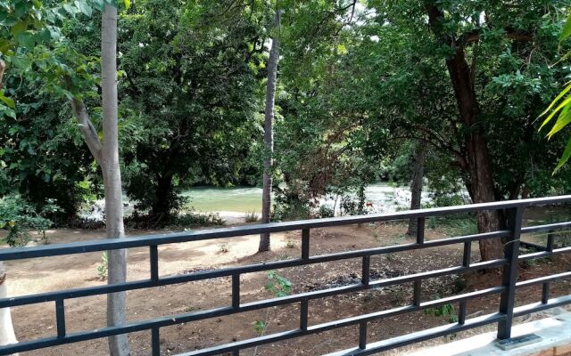 The Crown Hotel Dambulla
