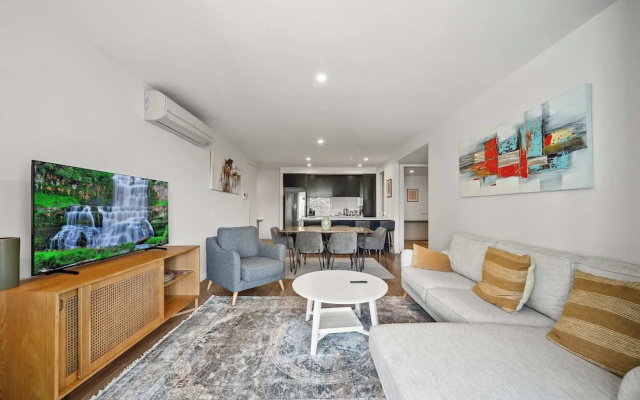 Tranquil 1-bed Apartment in Kingston Foreshore – Guest Rooms – Kingston