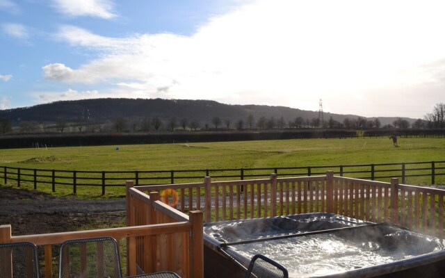 The Chiltern Lodges at Upper Farm Henton