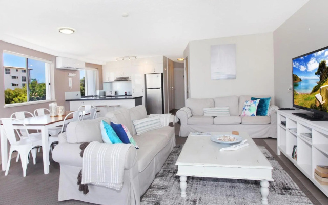 Broadwater Quays 5 - Three Bedroom Water View Apartment, only 2 blocks from Mooloolaba Beach! – Guest Rooms – Mooloolaba