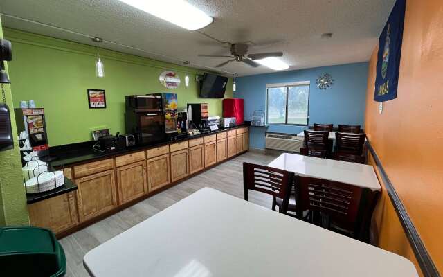 Super 8 by Wyndham Emporia