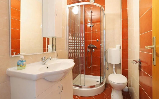 Lias - With Restaurant - A4