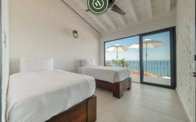 Oceanview 2 BR Unit- Steps Away From Beach - Pool
