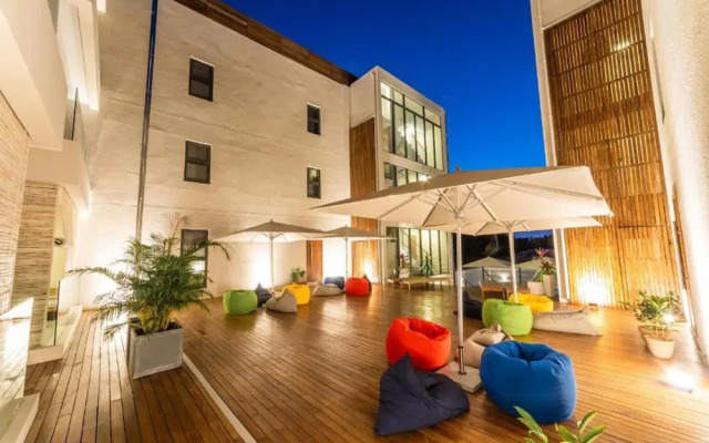 Immaculate 2-bed Apartment in Pereybere Grand Baie