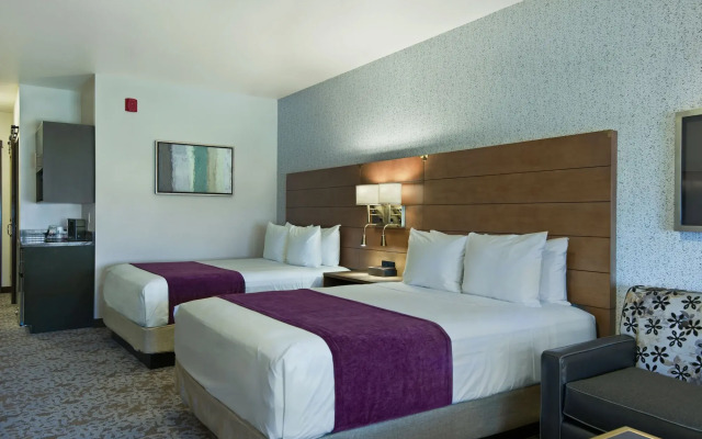 Oxford Suites Sonoma County