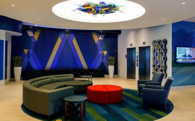 Holiday Inn Express & Suites Louisville Downtown by IHG