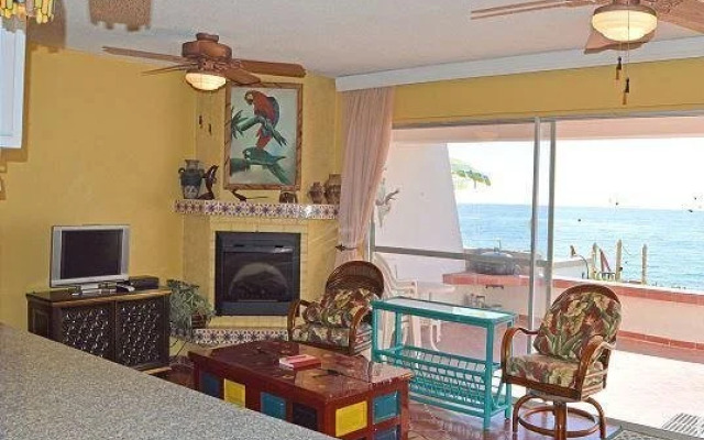 Las Olas Beachfront Townhome 603 by RedAwning