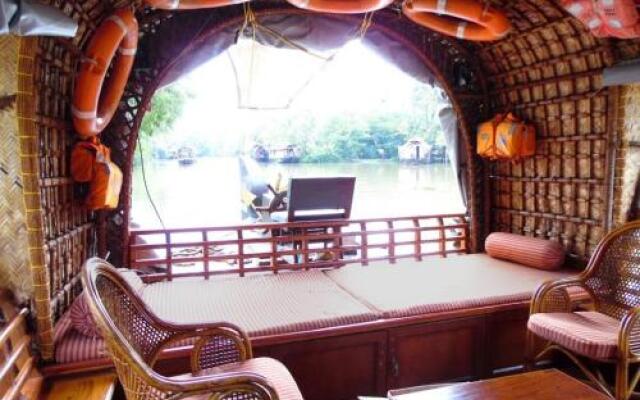 2 BHK Houseboat in Kumarakom, by GuestHouser (8CE2)