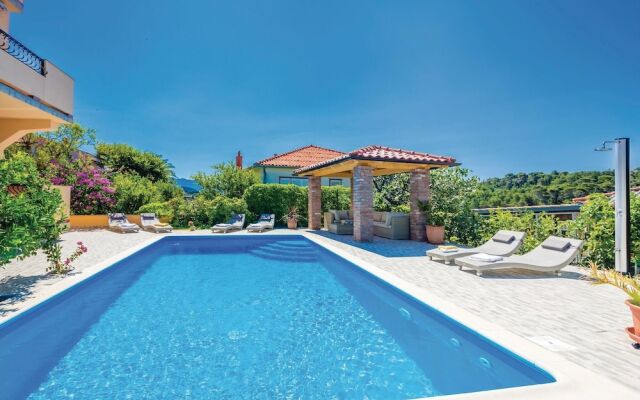 Nice Home in Palit With Wifi and 2 Bedrooms