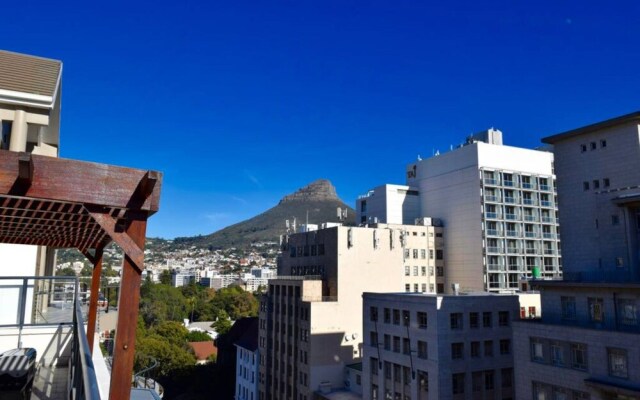 Studio Apartment With Roof Top View