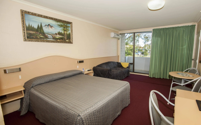 Palm Court Motor Inn