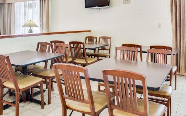 Quality Inn & Suites Suffolk West