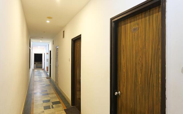 OYO Capital O 5879 Radha Damodar Residency