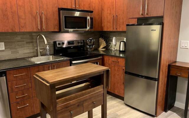 Cozy Creekside Renovated Condo