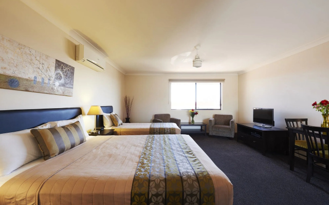 Blackwater Central Motel