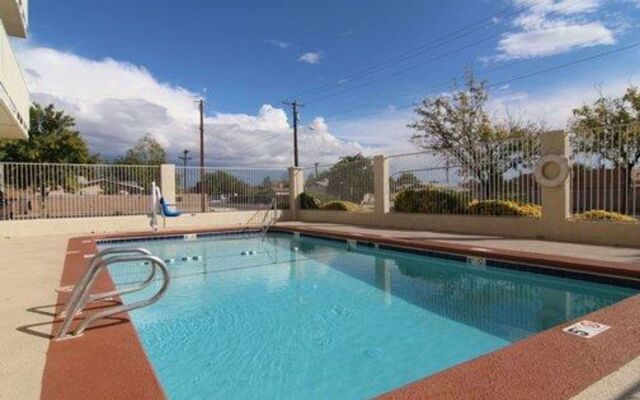 Extend-A-Suites Albuquerque West (ex. Rodeway Inn)