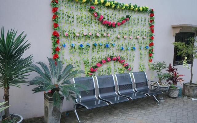 OYO 927 Carina Hotel