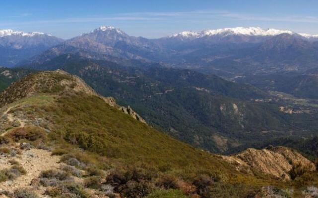 Chambre INDEPENDANTE et aménagée 25 kms Ajaccio