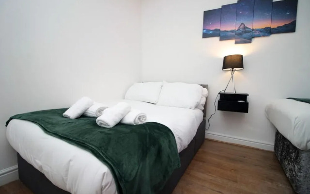 Comfortable 5-bedroom Home Free Parking