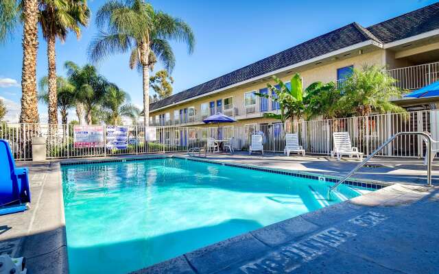 Motel 6 Riverside, CA - South