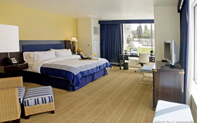 University Plaza Waterfront Hotel
