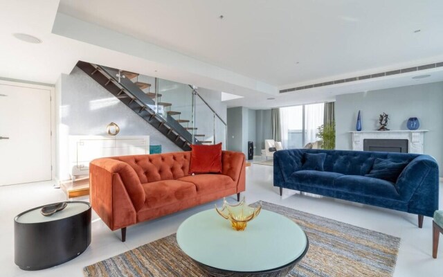 4 Bed Penthouse - Sleeps 10 - Parking - Smoking