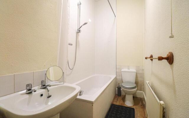 Cosy Ardrossan Apartment